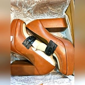New in box Steve Madden mules